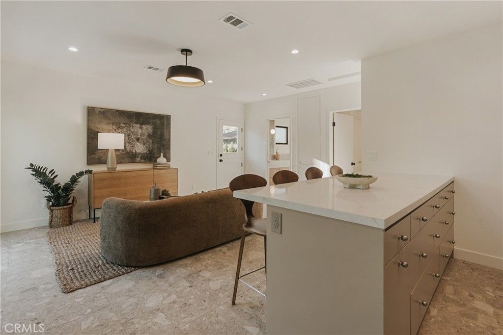 Image 32 of property listing at 5401 E El Parque, Long Beach, CA 90815