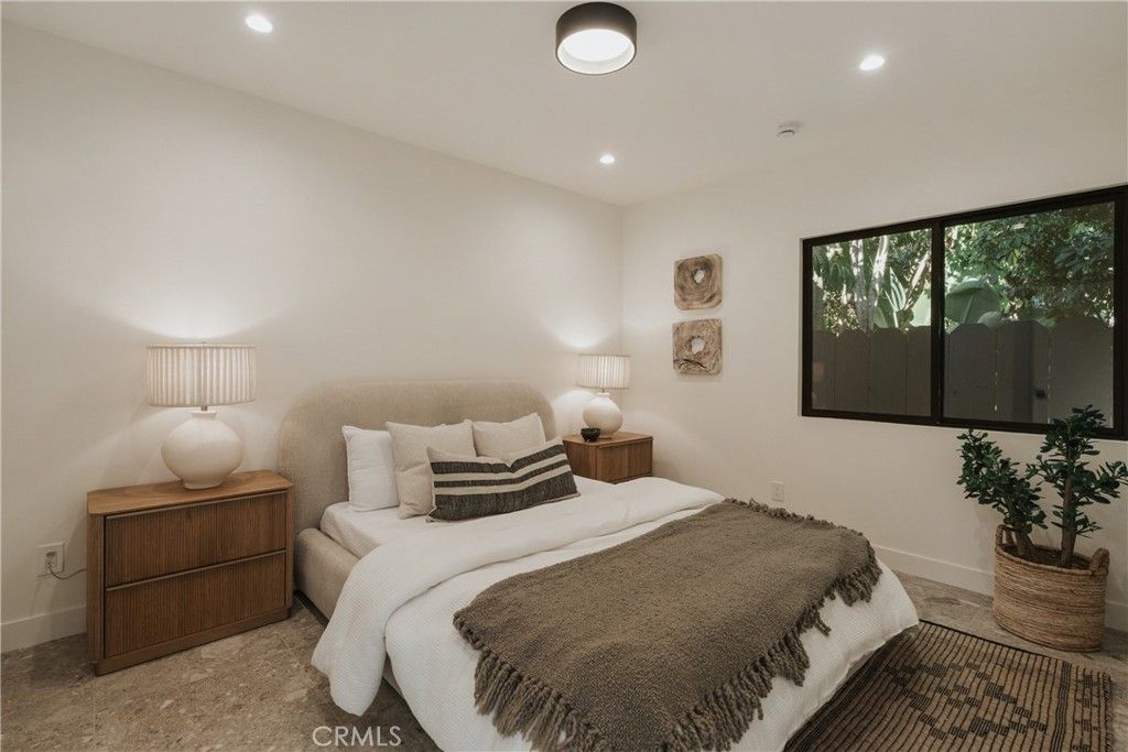 Image 33 of property listing at 5401 E El Parque, Long Beach, CA 90815