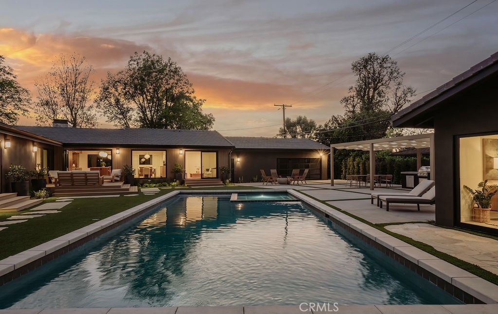 Image 4 of property listing at 5401 E El Parque, Long Beach, CA 90815