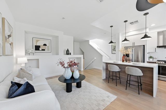 35005 11th Street, Union City, CA 94587