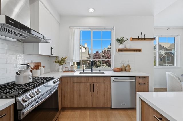 35005 11th Street, Union City, CA 94587