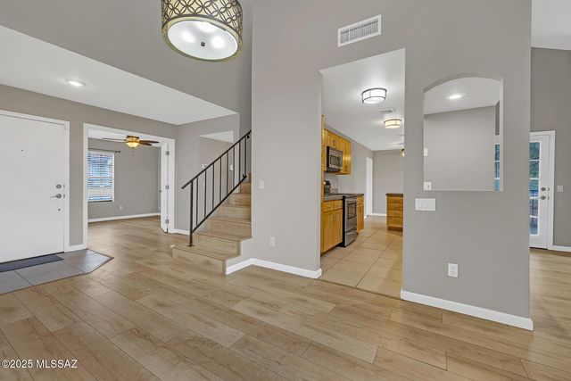 6415 N Tierra de las Catalinas Apt 38, Tucson, AZ 85718