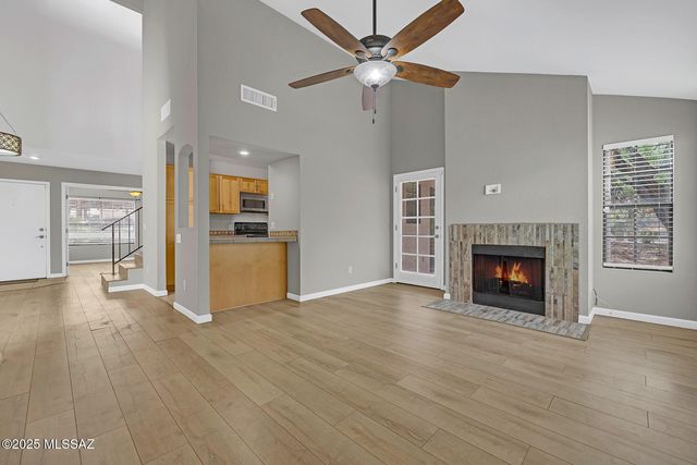 6415 N Tierra de las Catalinas Apt 38, Tucson, AZ 85718