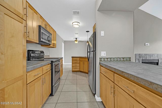 6415 N Tierra de las Catalinas Apt 38, Tucson, AZ 85718