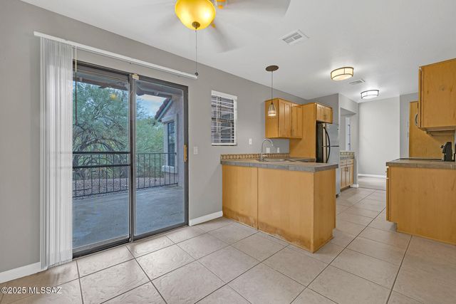 6415 N Tierra de las Catalinas Apt 38, Tucson, AZ 85718