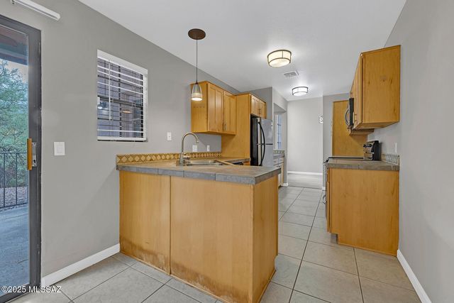 6415 N Tierra de las Catalinas Apt 38, Tucson, AZ 85718