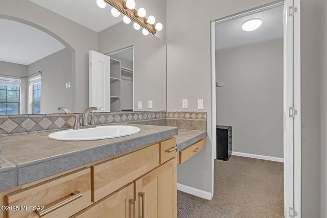 6415 N Tierra de las Catalinas Apt 38, Tucson, AZ 85718