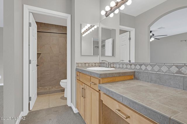 6415 N Tierra de las Catalinas Apt 38, Tucson, AZ 85718