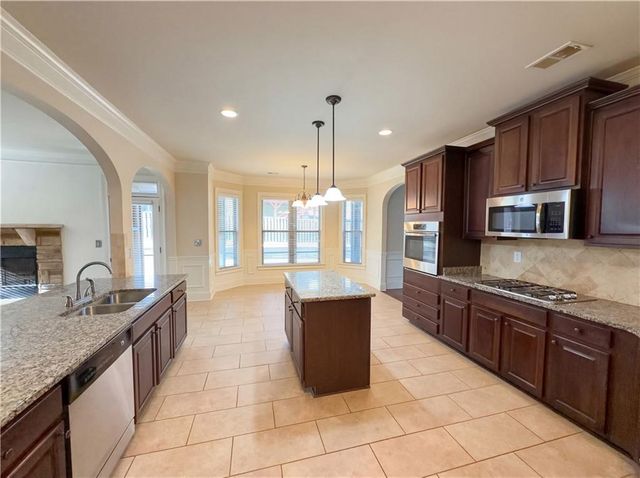 411 Little Carter Cove, Loganville, GA 30052