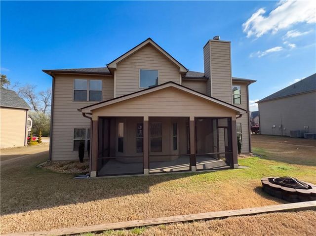 411 Little Carter Cove, Loganville, GA 30052