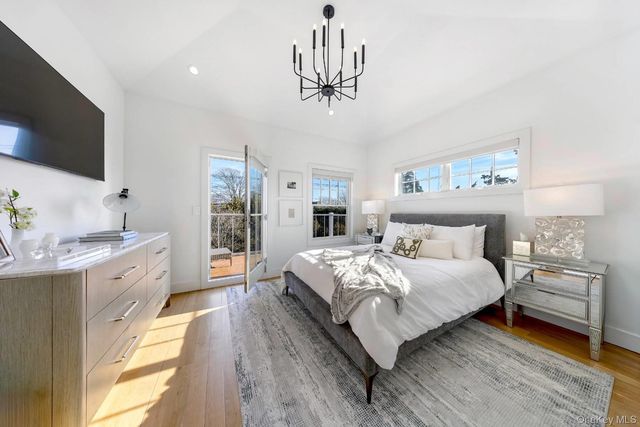 68 Foster Avenue 13, Hampton Bays, NY 11946