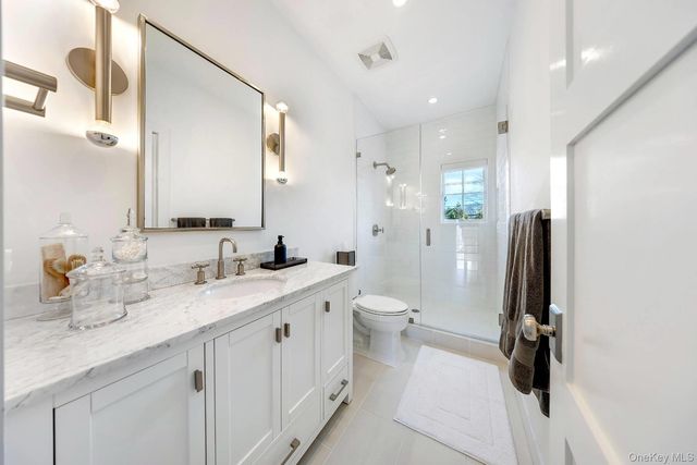 68 Foster Avenue 13, Hampton Bays, NY 11946