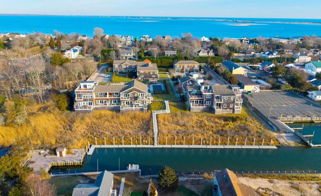 68 Foster Avenue 13, Hampton Bays, NY 11946