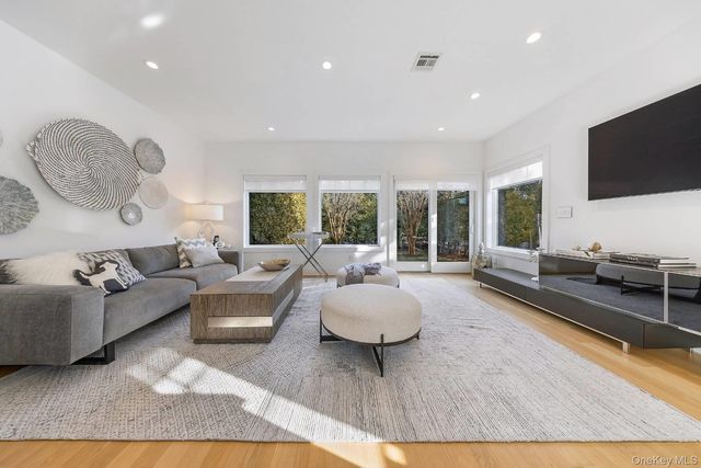 68 Foster Avenue 13, Hampton Bays, NY 11946