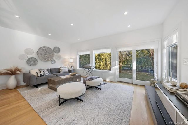 68 Foster Avenue 13, Hampton Bays, NY 11946