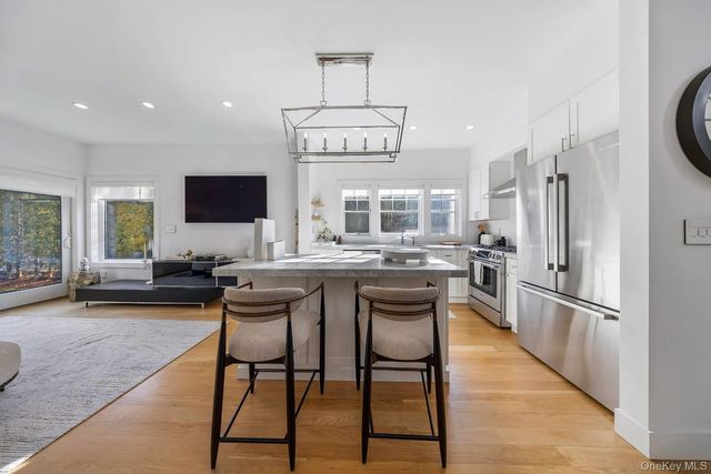 68 Foster Avenue 13, Hampton Bays, NY 11946