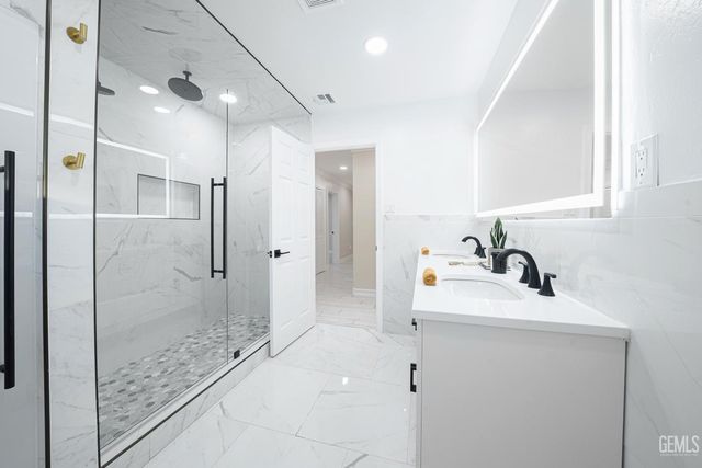 3946 Claremont Drive, Bakersfield, CA 93306