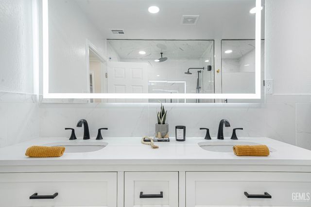 3946 Claremont Drive, Bakersfield, CA 93306