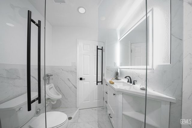 3946 Claremont Drive, Bakersfield, CA 93306