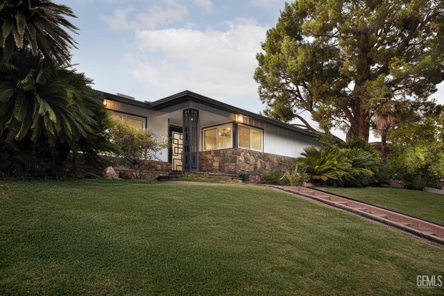 3946 Claremont Drive, Bakersfield, CA 93306