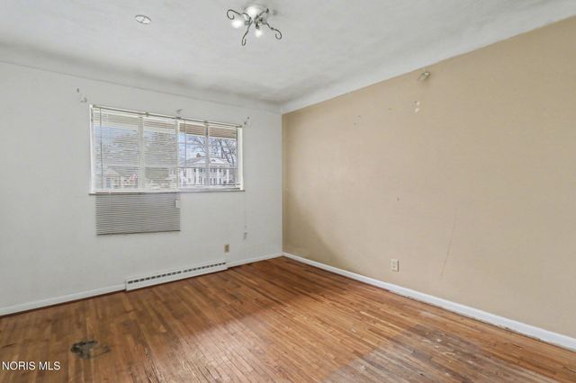 2208 Valley Brook Drive, Toledo, OH 43615