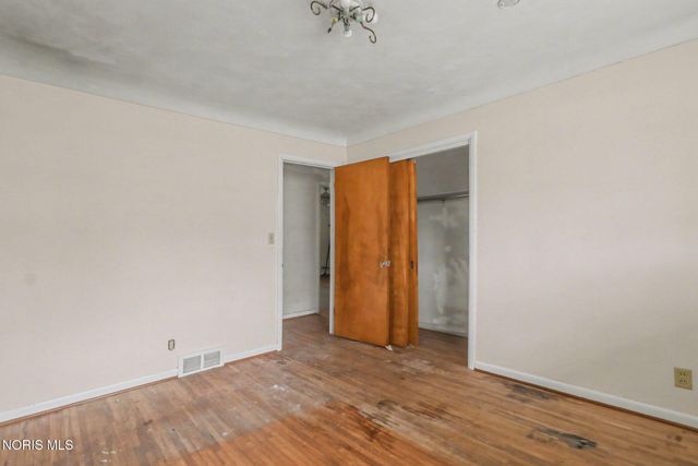 2208 Valley Brook Drive, Toledo, OH 43615