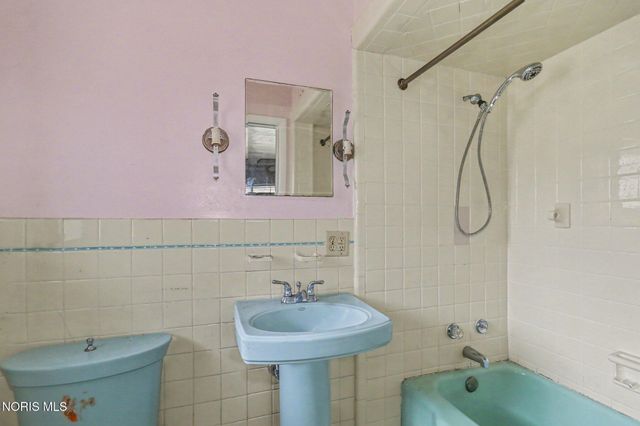 2208 Valley Brook Drive, Toledo, OH 43615