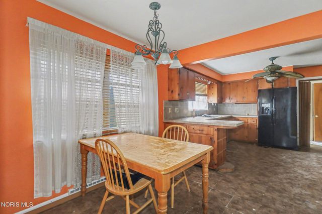 2208 Valley Brook Drive, Toledo, OH 43615