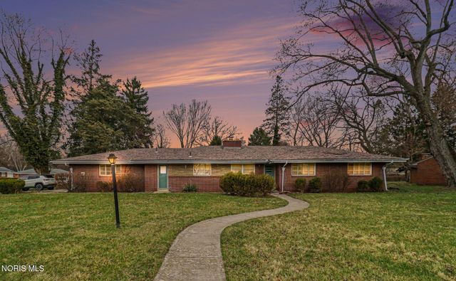 2208 Valley Brook Drive, Toledo, OH 43615