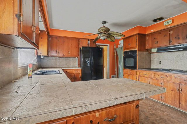 2208 Valley Brook Drive, Toledo, OH 43615