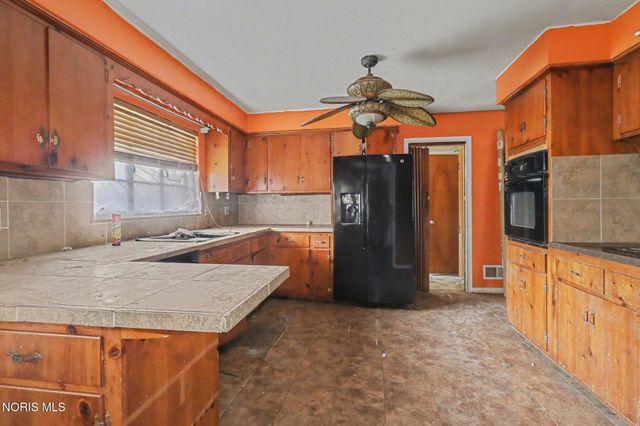 2208 Valley Brook Drive, Toledo, OH 43615