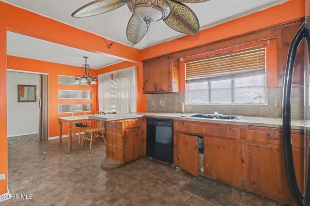 2208 Valley Brook Drive, Toledo, OH 43615