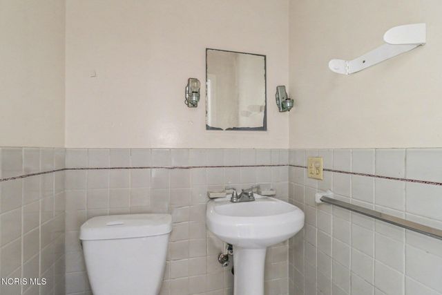 2208 Valley Brook Drive, Toledo, OH 43615