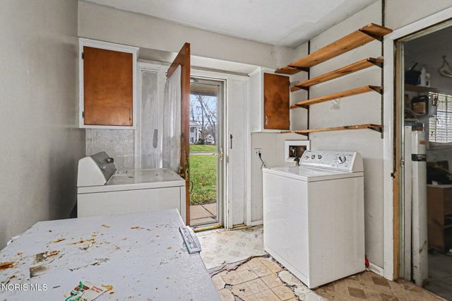 2208 Valley Brook Drive, Toledo, OH 43615