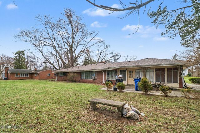 2208 Valley Brook Drive, Toledo, OH 43615