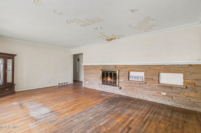 2208 Valley Brook Drive, Toledo, OH 43615