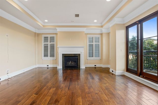 501 Samuels Avenue 320, Fort Worth, TX 76102