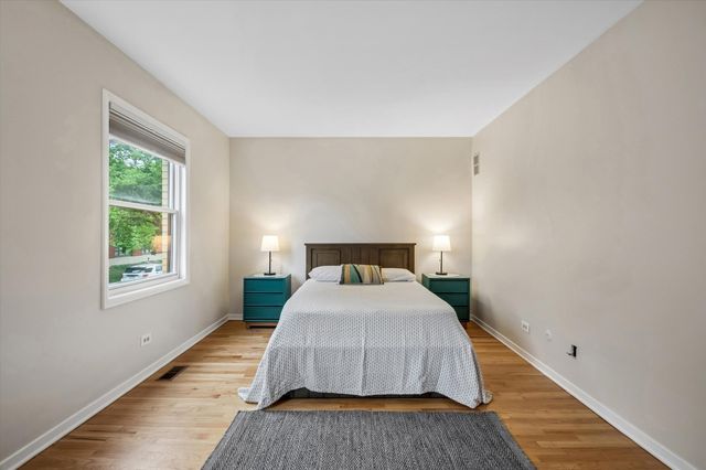 129 Francisco Terrace, Oak Park, IL 60302