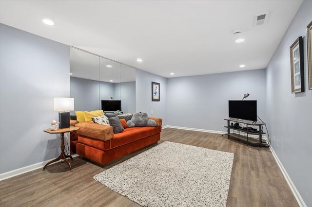 129 Francisco Terrace, Oak Park, IL 60302