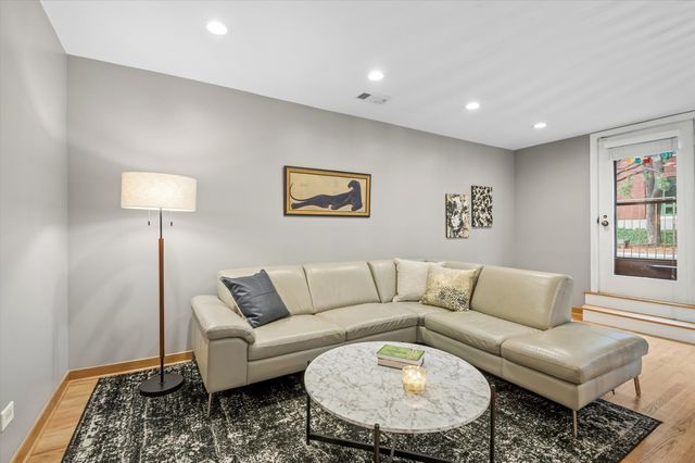 129 Francisco Terrace, Oak Park, IL 60302