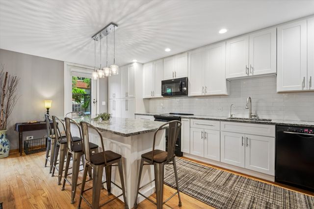 129 Francisco Terrace, Oak Park, IL 60302