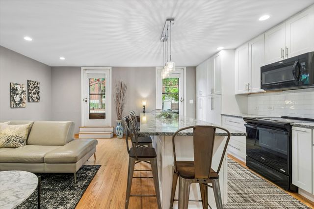 129 Francisco Terrace, Oak Park, IL 60302