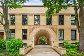 129 Francisco Terrace, Oak Park, IL 60302