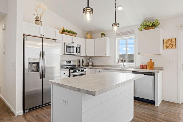 423 Eagle Street NW, Isanti, MN 55040