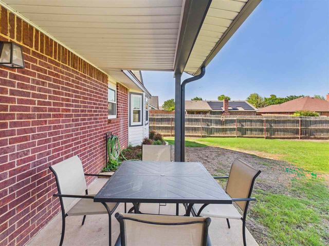1111 NW 73rd St, Lawton, OK 73505