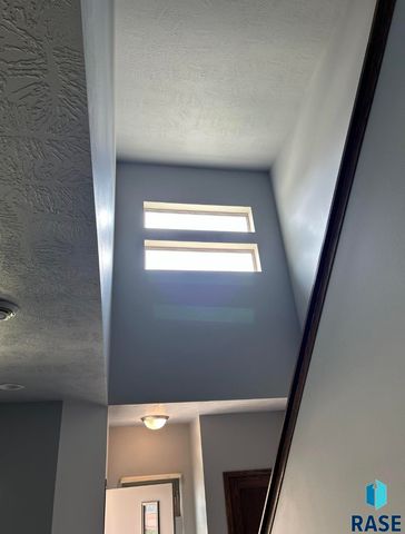 504 W Cascade St Street, Sioux Falls, SD 57108