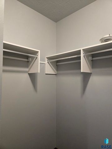 504 W Cascade St Street, Sioux Falls, SD 57108