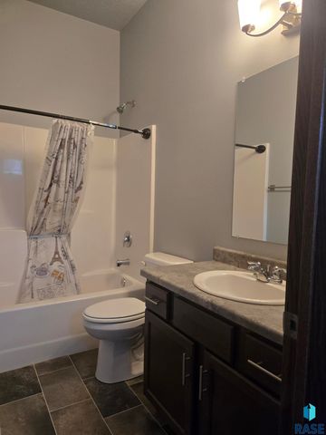 504 W Cascade St Street, Sioux Falls, SD 57108