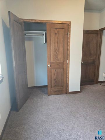 504 W Cascade St Street, Sioux Falls, SD 57108