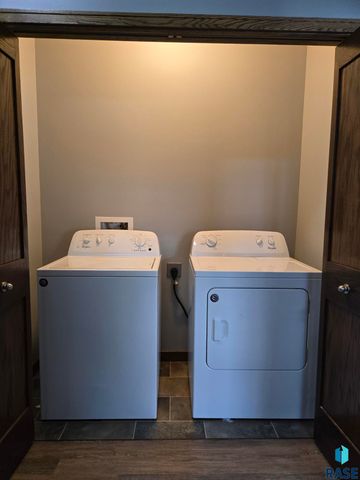 504 W Cascade St Street, Sioux Falls, SD 57108